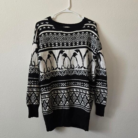 Mossimo Supply Co. Sweaters - Women's Mossimo Penguin Pattern Knit Chunky Holiday Cozy Sweater Medium